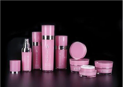 Bílé láhve s bezvzduchovým čerpadlem